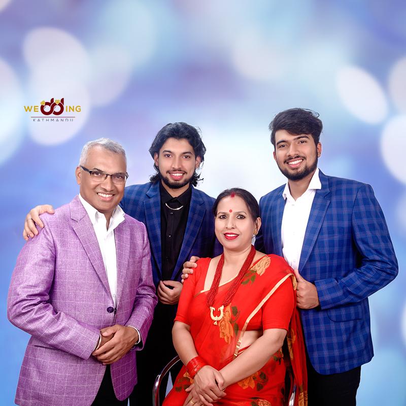 Family portrait photography studio Family Photo and Framing Price